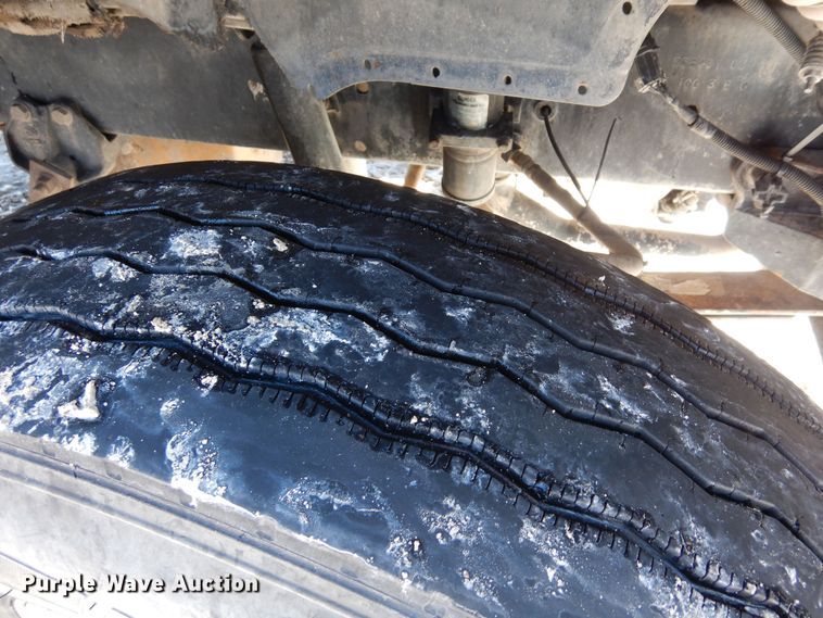 image for item DF8318 2006 International 9900i  semi truck