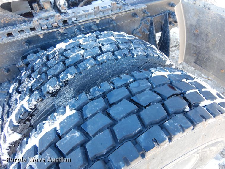 image for item DF8318 2006 International 9900i  semi truck