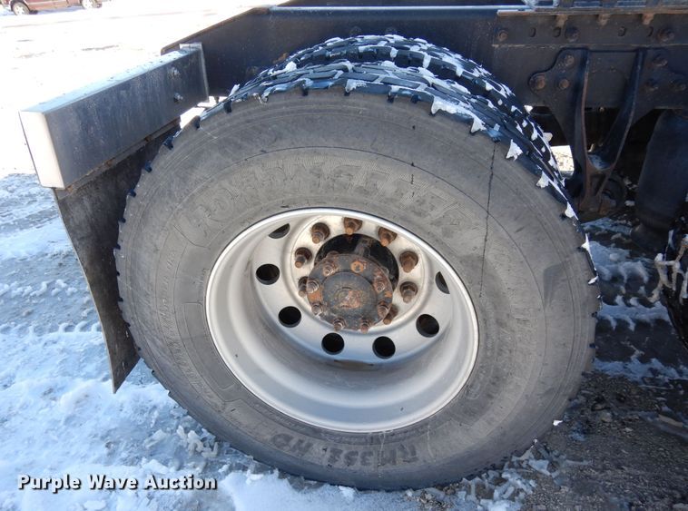 image for item DF8318 2006 International 9900i  semi truck