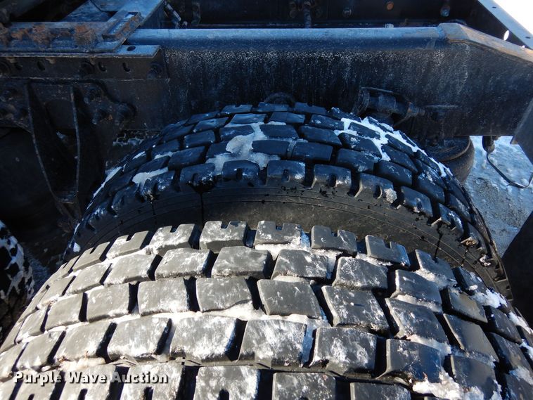 image for item DF8318 2006 International 9900i  semi truck