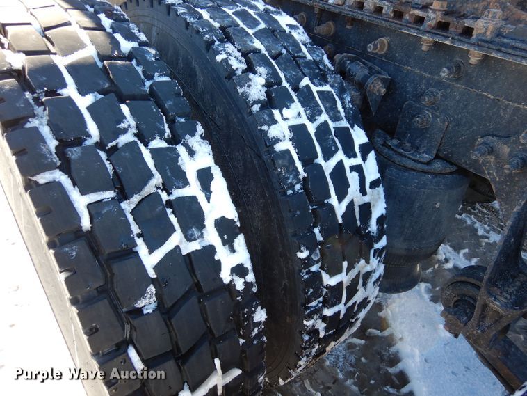 image for item DF8318 2006 International 9900i  semi truck