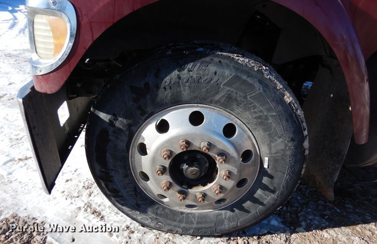 image for item DF8318 2006 International 9900i  semi truck