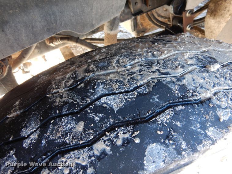 image for item DF8318 2006 International 9900i  semi truck