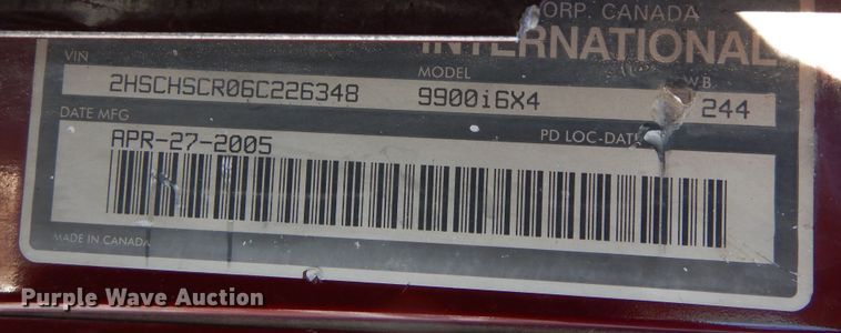 image for item DF8318 2006 International 9900i  semi truck