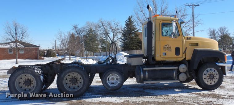 image for item DF8321 1990 Mack CH613  semi truck