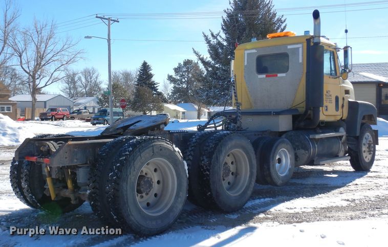 image for item DF8321 1990 Mack CH613  semi truck