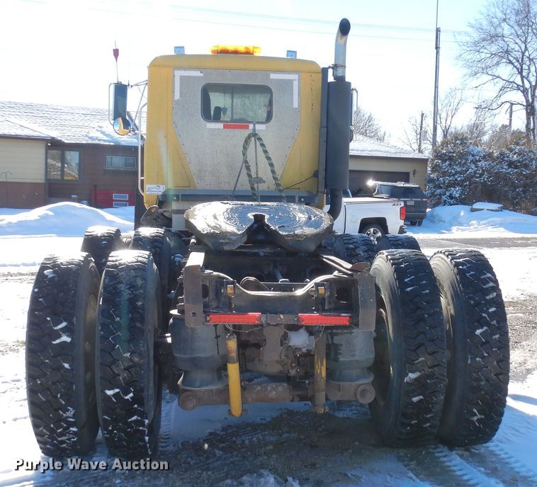 image for item DF8321 1990 Mack CH613  semi truck