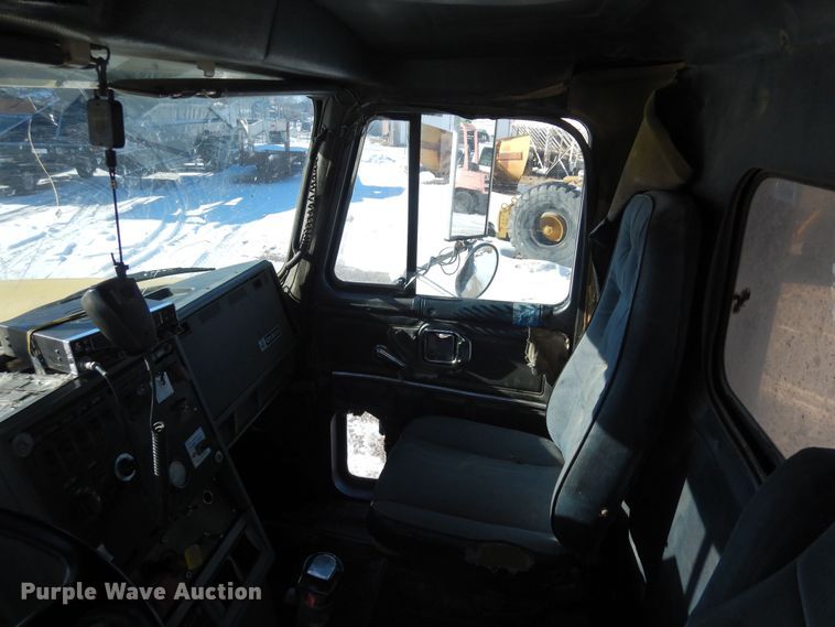 image for item DF8321 1990 Mack CH613  semi truck