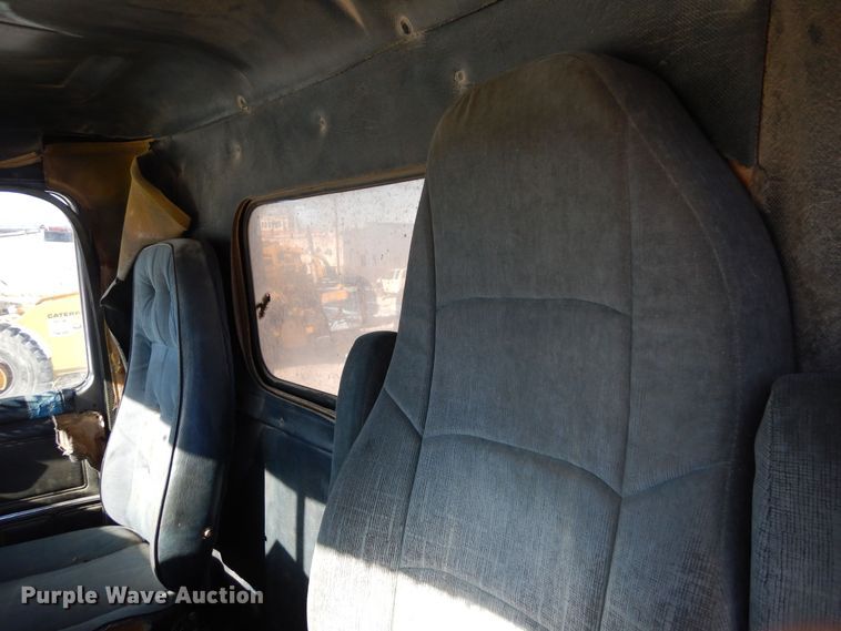 image for item DF8321 1990 Mack CH613  semi truck