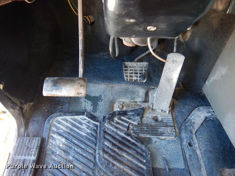 image for item DF8321 1990 Mack CH613  semi truck