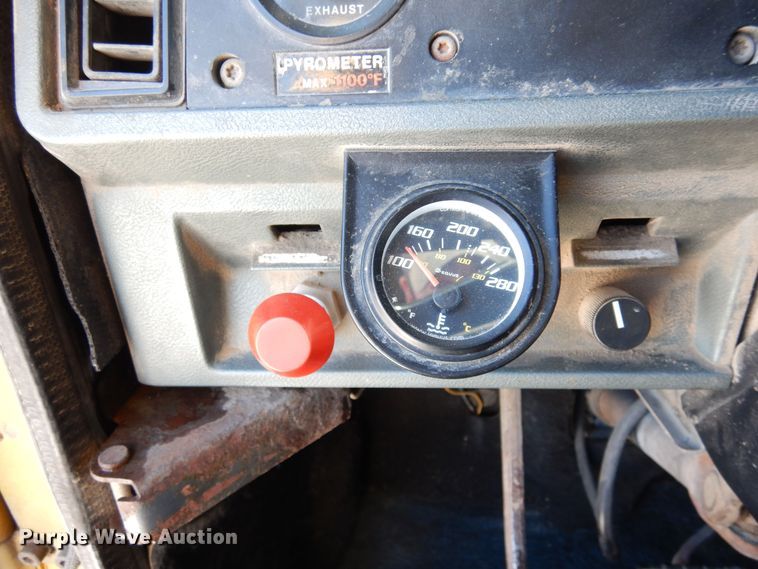 image for item DF8321 1990 Mack CH613  semi truck