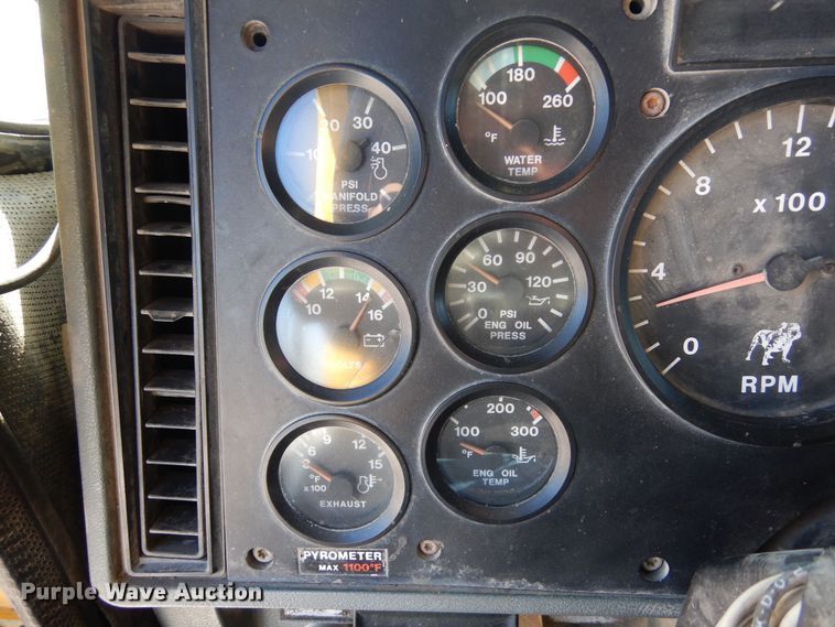 image for item DF8321 1990 Mack CH613  semi truck