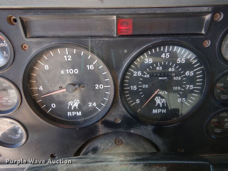 image for item DF8321 1990 Mack CH613  semi truck