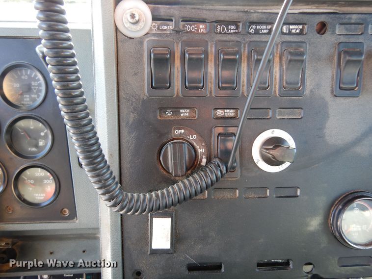 image for item DF8321 1990 Mack CH613  semi truck