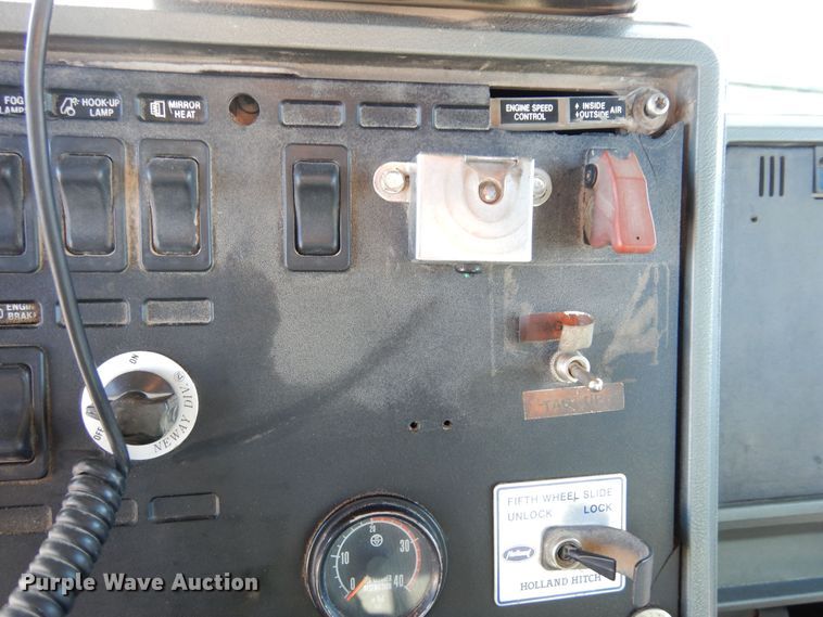 image for item DF8321 1990 Mack CH613  semi truck