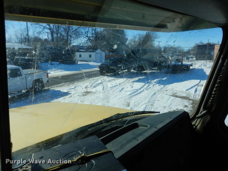 image for item DF8321 1990 Mack CH613  semi truck