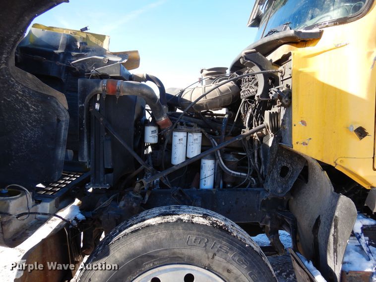image for item DF8321 1990 Mack CH613  semi truck