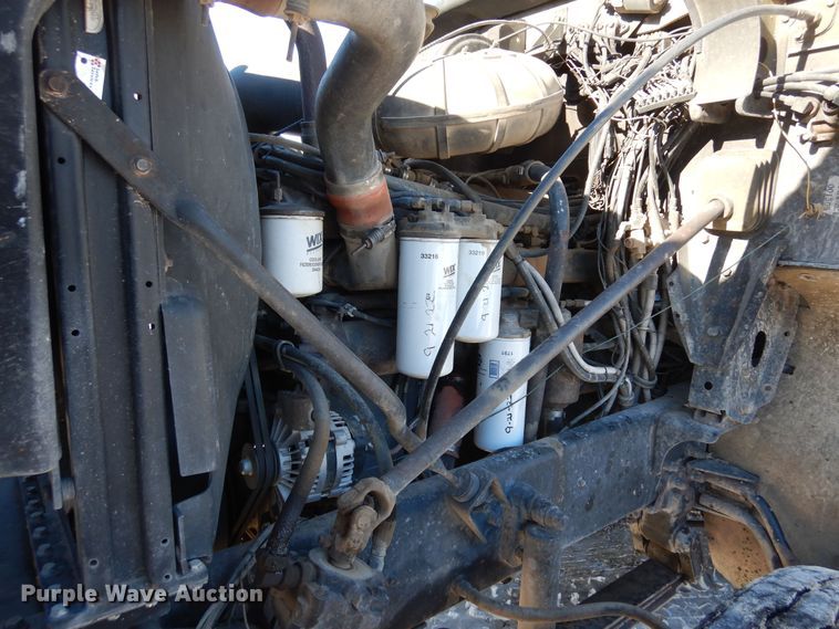 image for item DF8321 1990 Mack CH613  semi truck