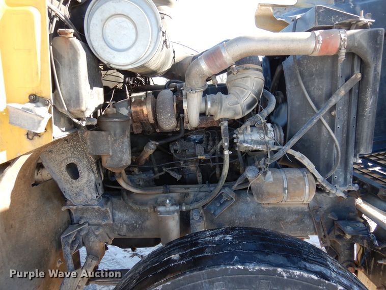 image for item DF8321 1990 Mack CH613  semi truck