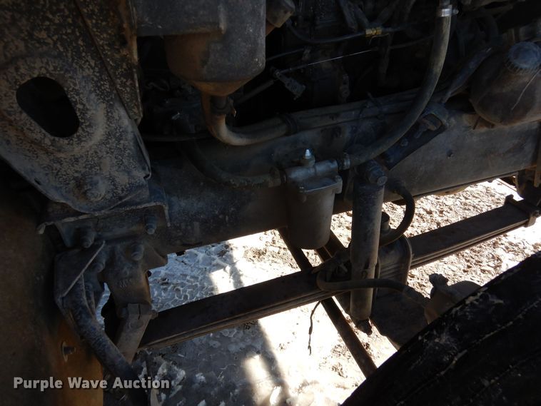 image for item DF8321 1990 Mack CH613  semi truck