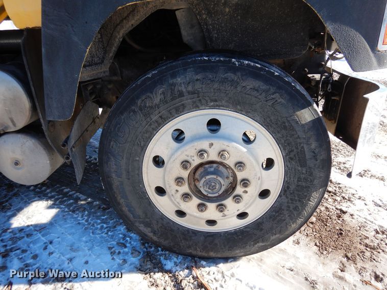 image for item DF8321 1990 Mack CH613  semi truck