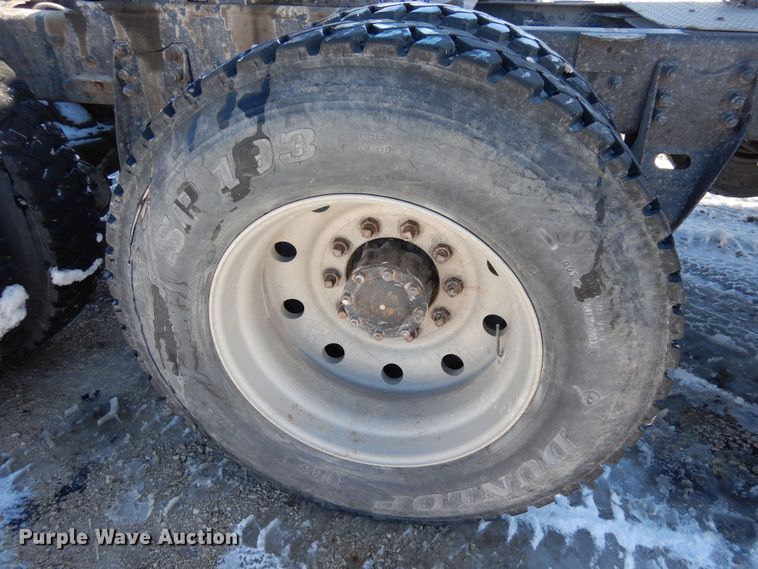 image for item DF8321 1990 Mack CH613  semi truck