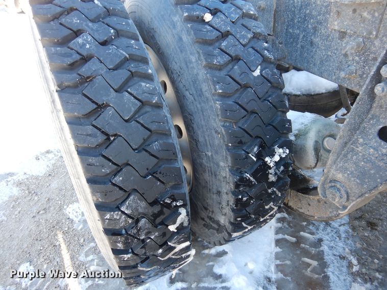 image for item DF8321 1990 Mack CH613  semi truck