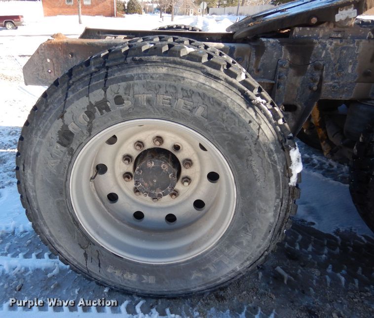 image for item DF8321 1990 Mack CH613  semi truck