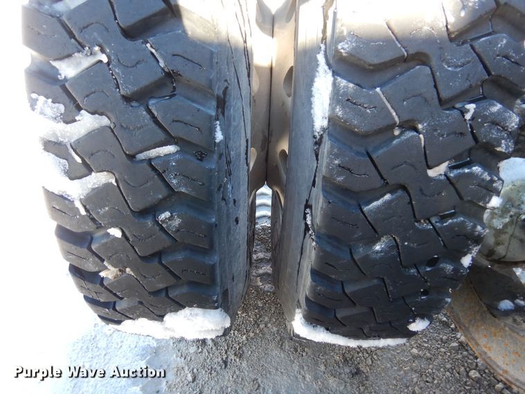 image for item DF8321 1990 Mack CH613  semi truck