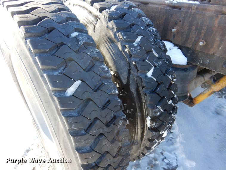 image for item DF8321 1990 Mack CH613  semi truck