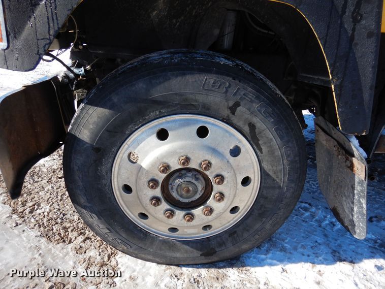 image for item DF8321 1990 Mack CH613  semi truck