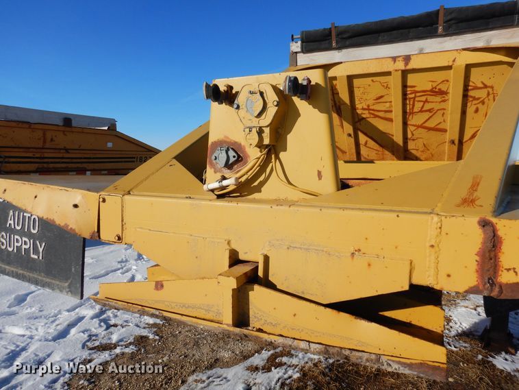 image for item DF8325 1986 Red River  bottom dump trailer
