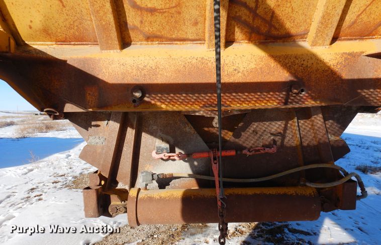 image for item DF8325 1986 Red River  bottom dump trailer