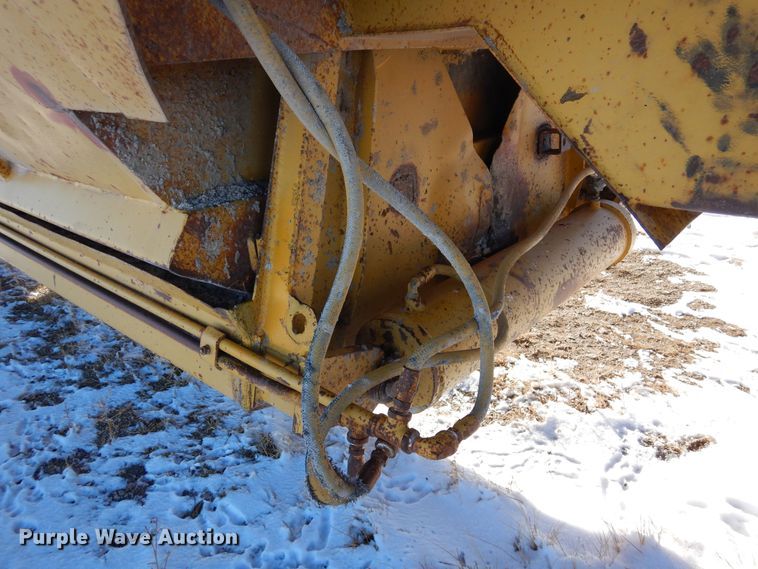 image for item DF8325 1986 Red River  bottom dump trailer