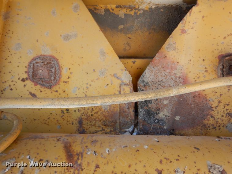 image for item DF8325 1986 Red River  bottom dump trailer