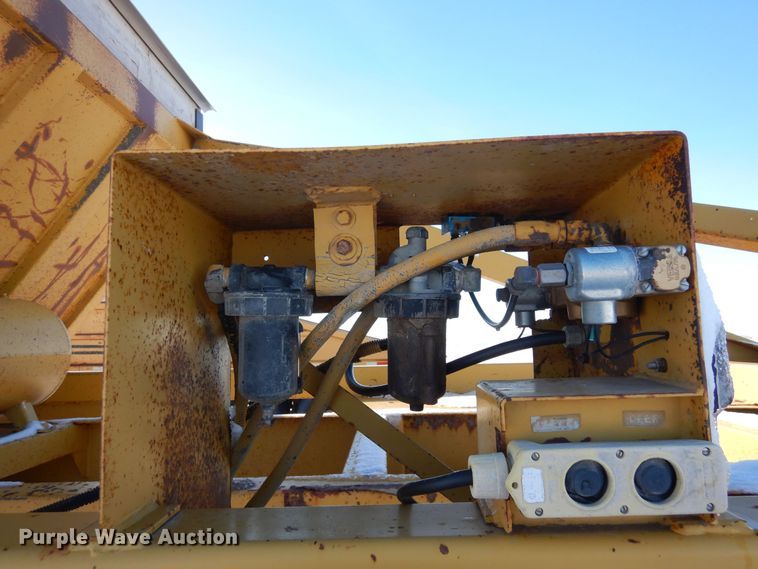 image for item DF8325 1986 Red River  bottom dump trailer