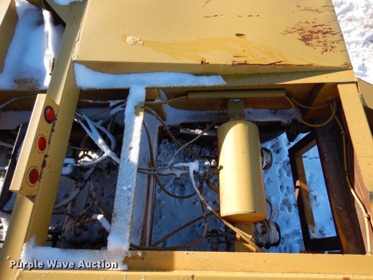 image for item DF8325 1986 Red River  bottom dump trailer