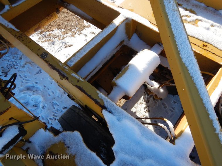 image for item DF8325 1986 Red River  bottom dump trailer