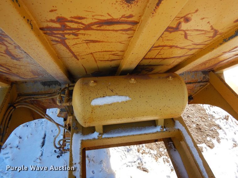 image for item DF8325 1986 Red River  bottom dump trailer