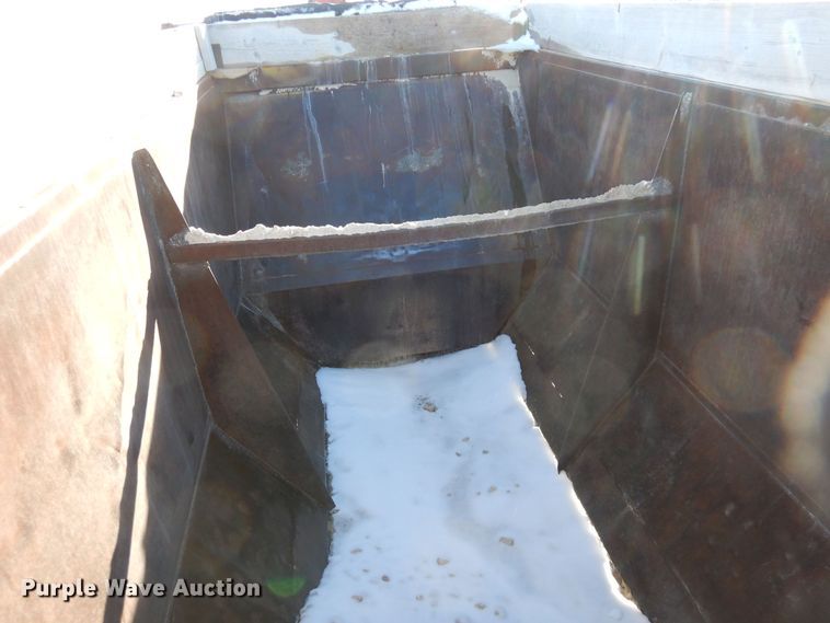 image for item DF8325 1986 Red River  bottom dump trailer