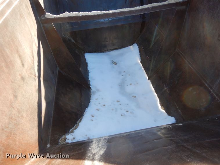 image for item DF8325 1986 Red River  bottom dump trailer