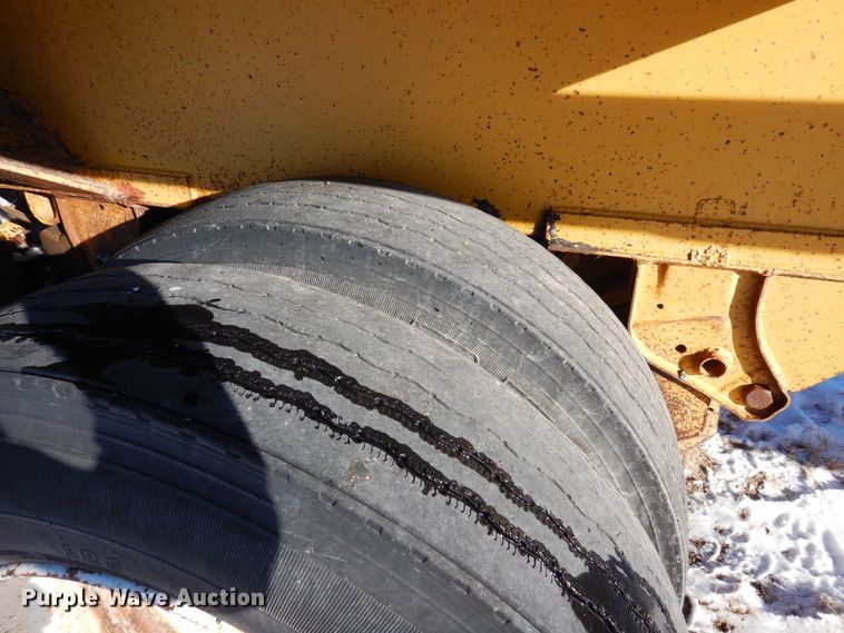 image for item DF8325 1986 Red River  bottom dump trailer