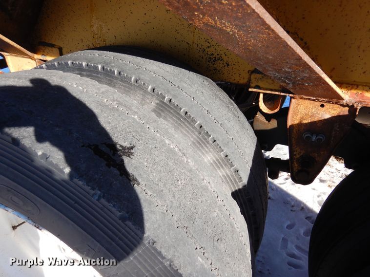 image for item DF8325 1986 Red River  bottom dump trailer