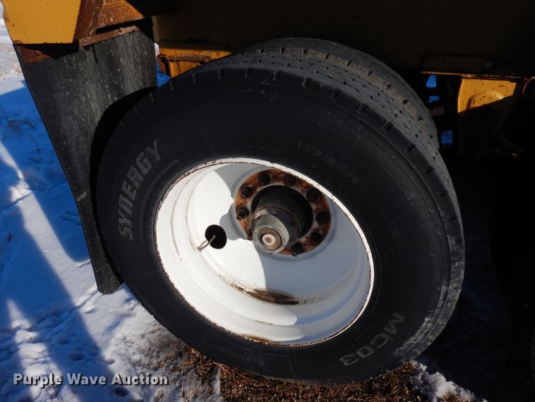 image for item DF8325 1986 Red River  bottom dump trailer