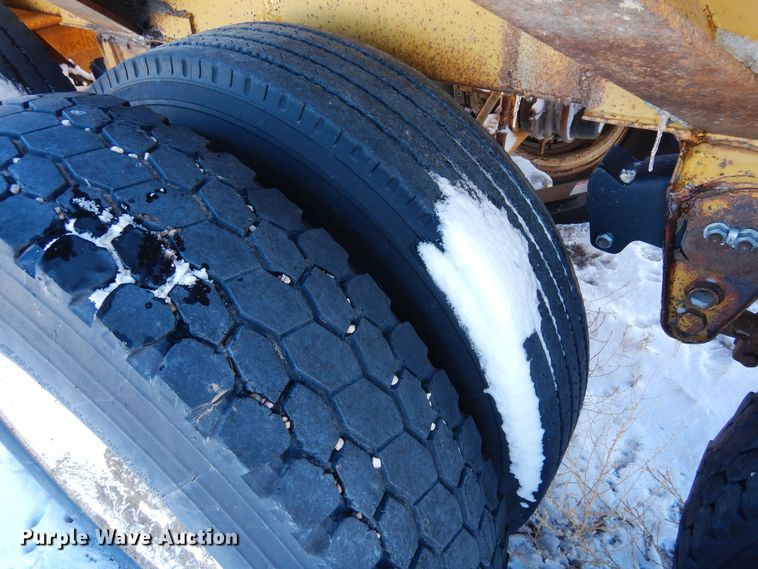 image for item DF8325 1986 Red River  bottom dump trailer