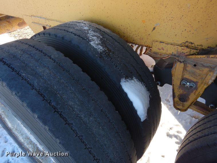 image for item DF8325 1986 Red River  bottom dump trailer