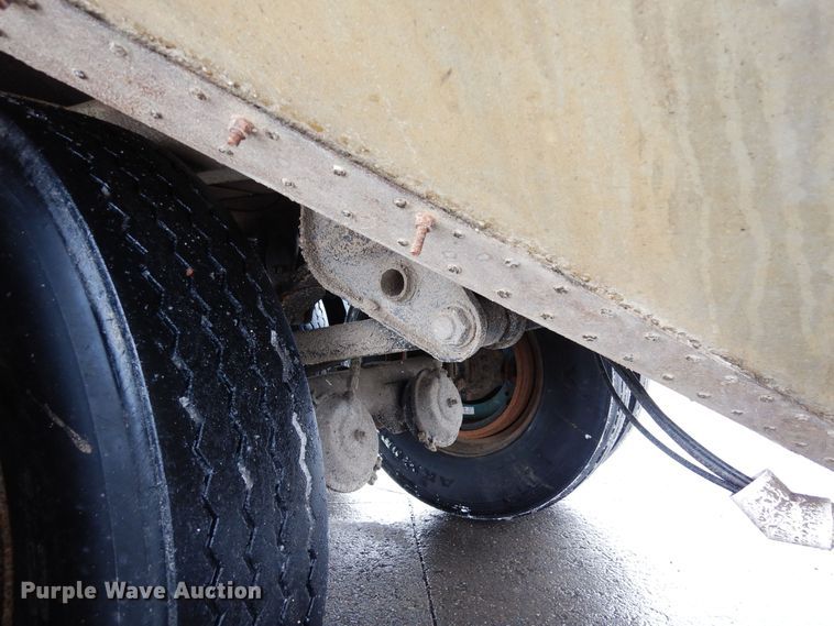 image for item DF8330 1972 Timpte TT103WTH  grain trailer