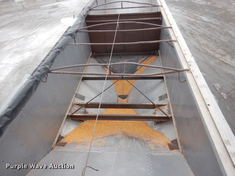 image for item DF8330 1972 Timpte TT103WTH  grain trailer