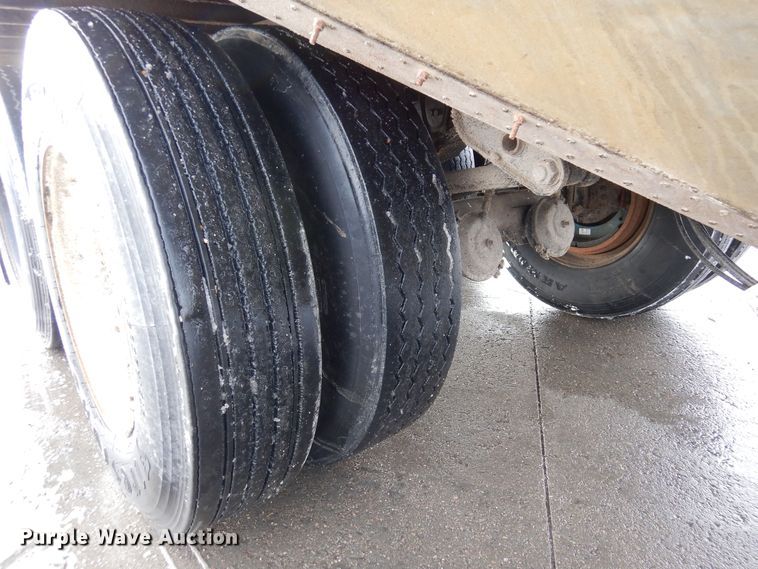 image for item DF8330 1972 Timpte TT103WTH  grain trailer