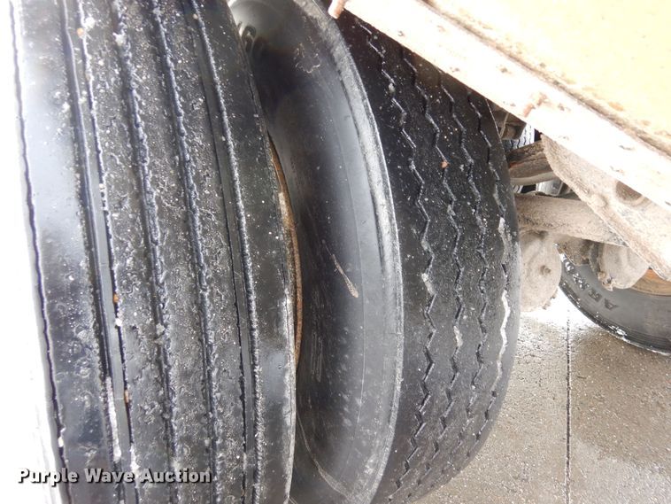 image for item DF8330 1972 Timpte TT103WTH  grain trailer